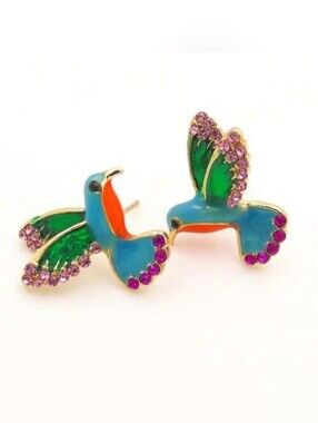 A Pair Of Hummingbird Ear Stud Earrings